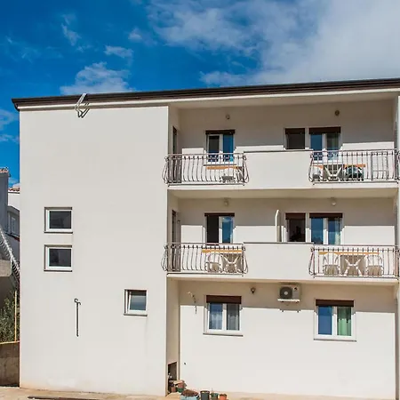 Apartment Gorgeous In With House Sea View Slatine