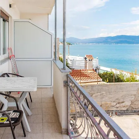 Gorgeous In With House Sea View Апартаменты *